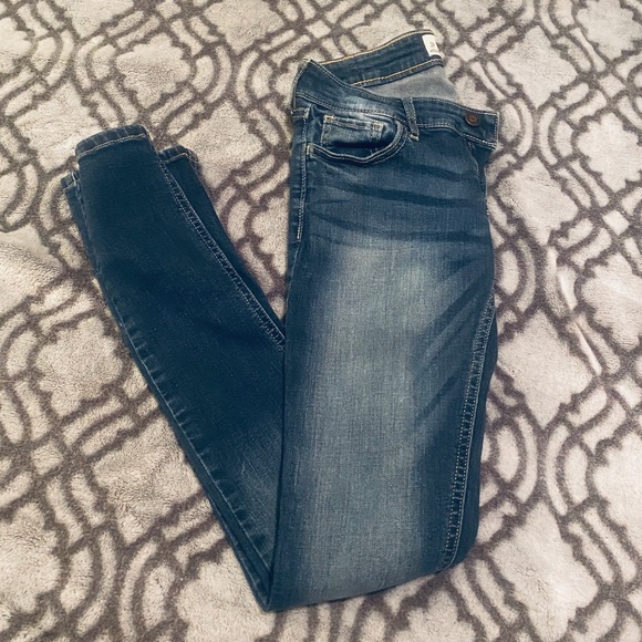 Hollister Skinny Jeans - Picture 2 of 3